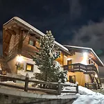 Апартаменты Leur Gusja Golp Trilocale Ливиньо